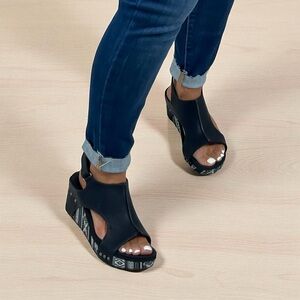 Stylish Black Wedge Sandals